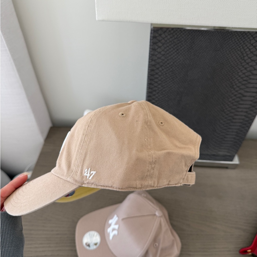 Neutral Nude NYC Yankees Woman’s Hat Cap Beige Tan Ivory White - Picture 4 of 4